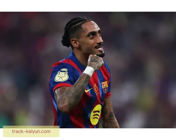 拉菲尼亚在意甲吸引关注，多家球队争抢，转会市场持续升温。